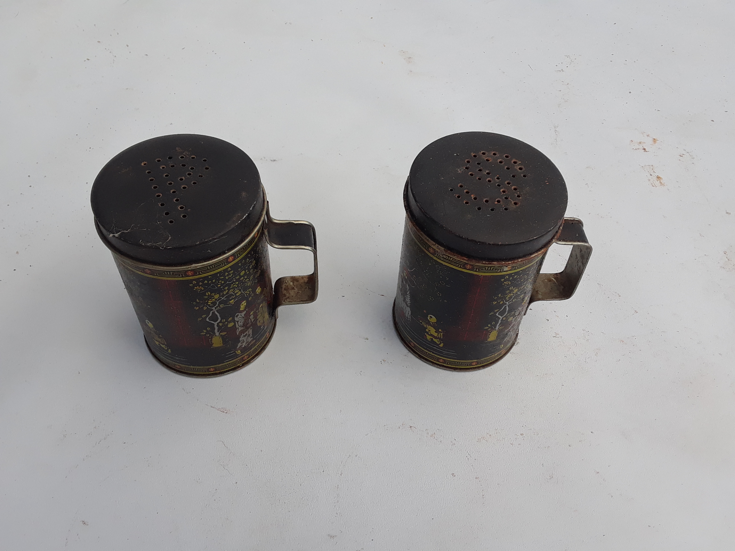 OUT OF STOCK Tin salt and pepper shakers Japanese theme
