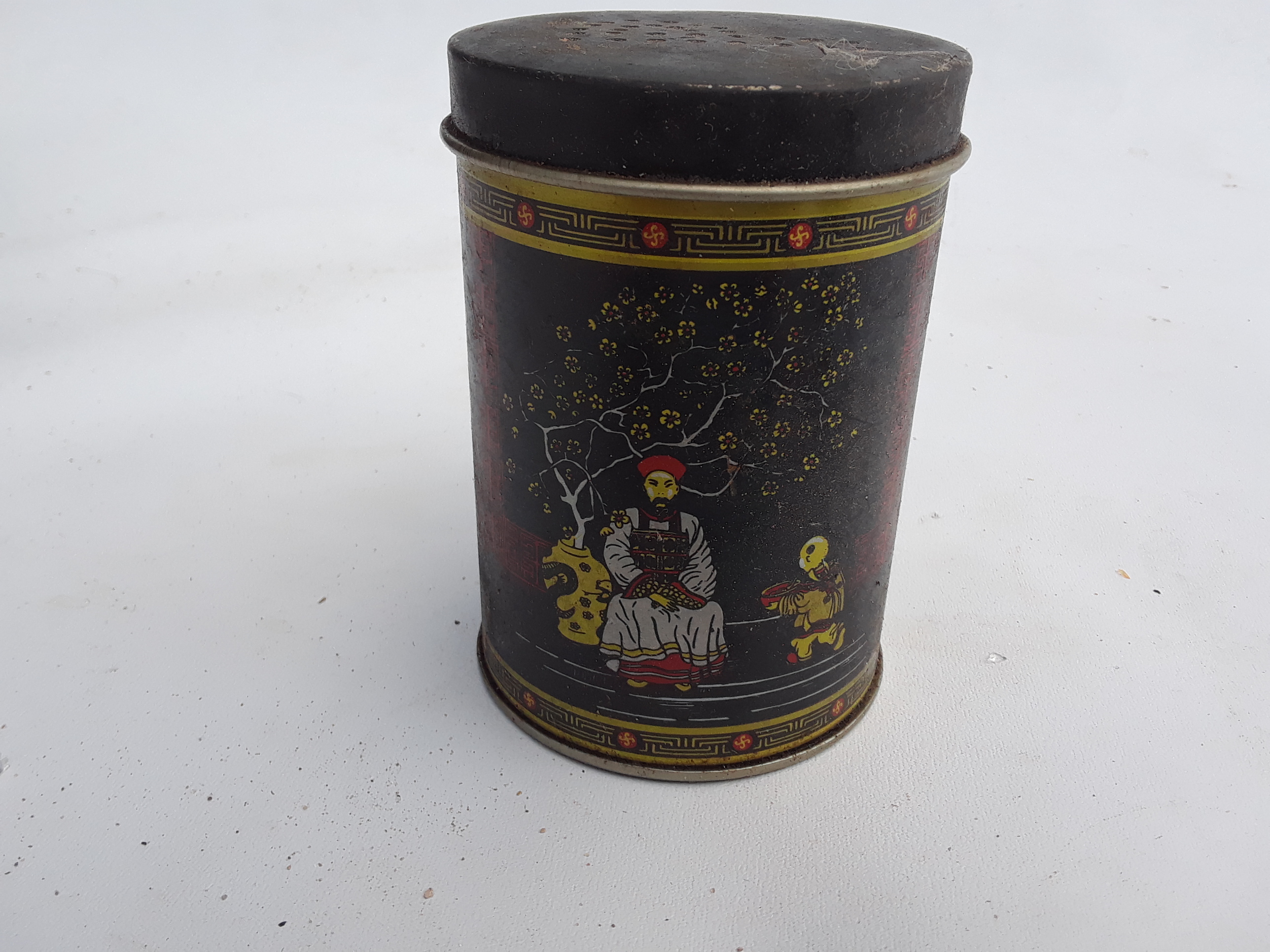 OUT OF STOCK Tin salt and pepper shakers Japanese theme