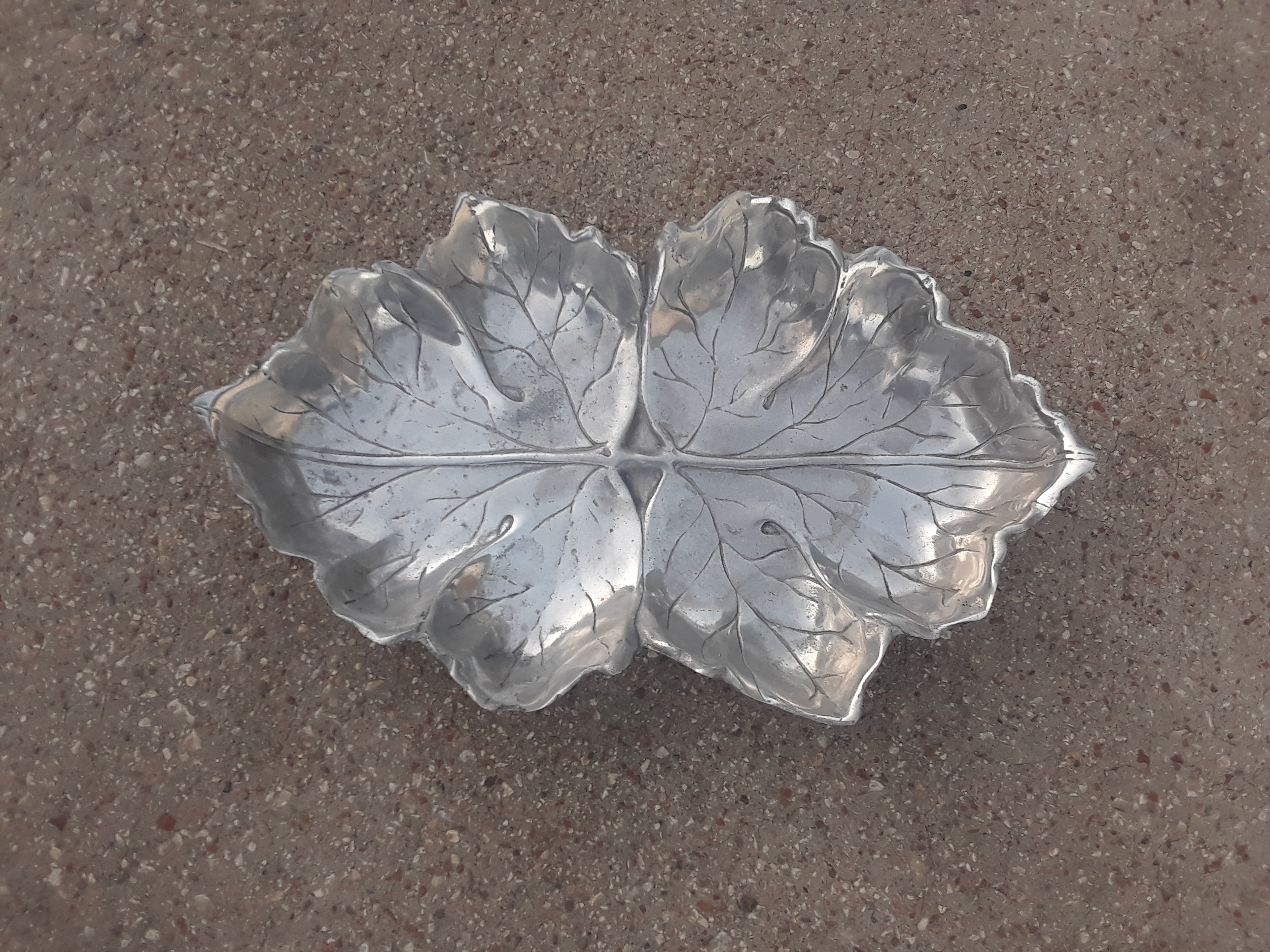 Leaf-shaped Tray Fruit Basket