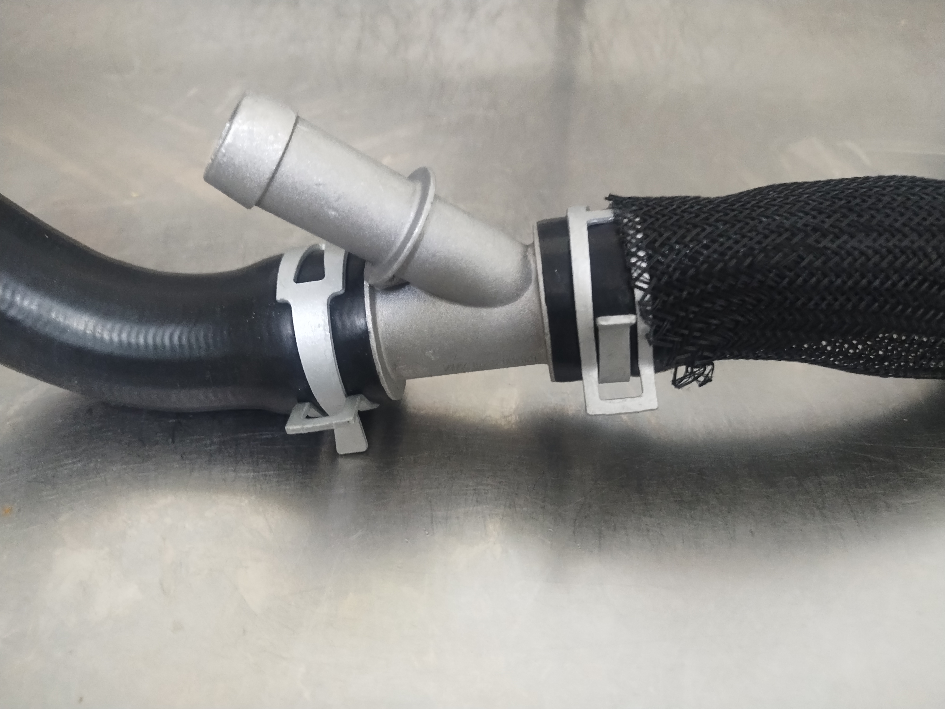 Y-Pipe Hose Assembly equiv Ford 5C3Z-8075-CB 2005-2007 F-250 F350 F-450 F550 Super Duty