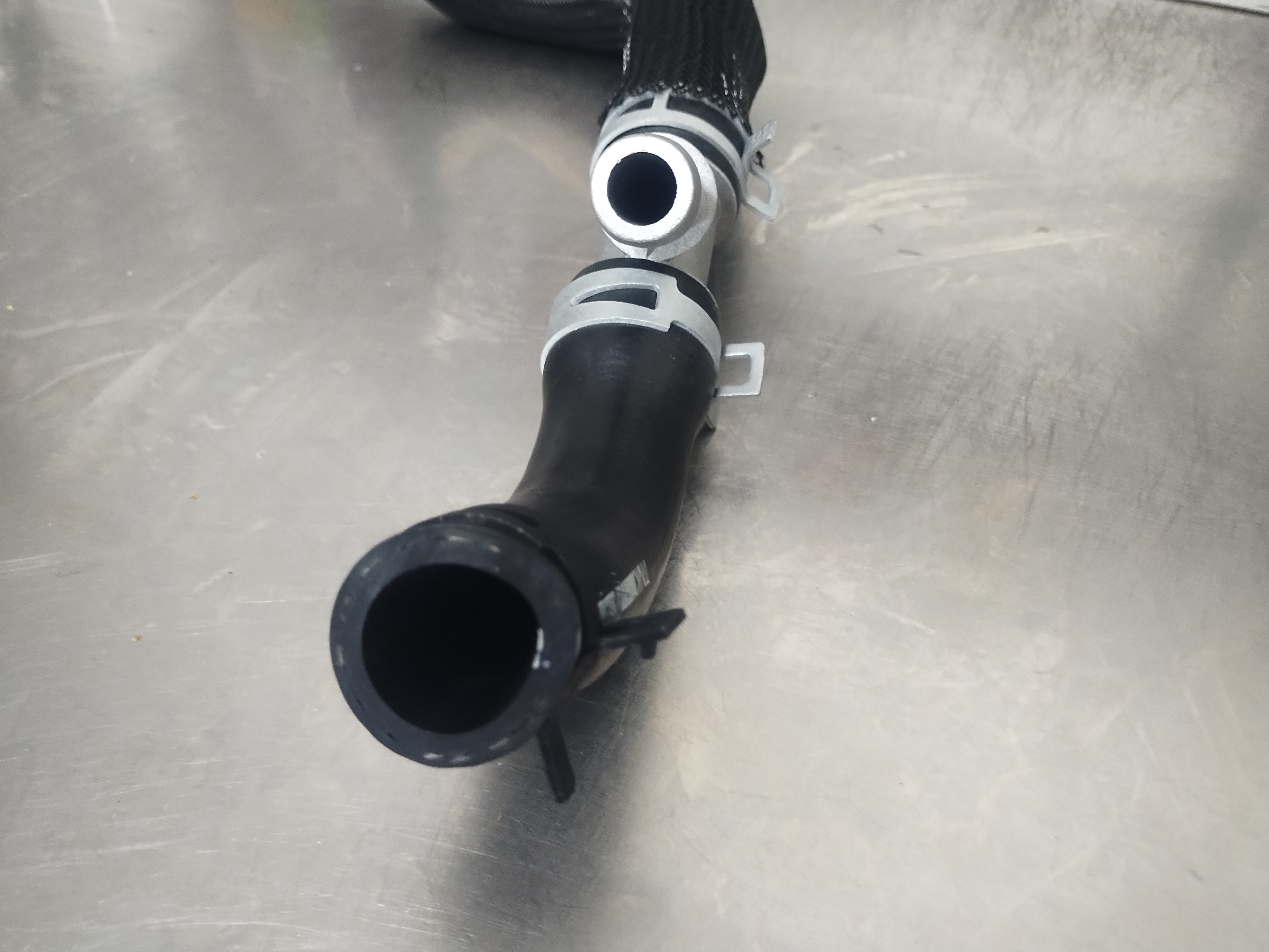 Y-Pipe Hose Assembly equiv Ford 5C3Z-8075-CB 2005-2007 F-250 F350 F-450 F550 Super Duty